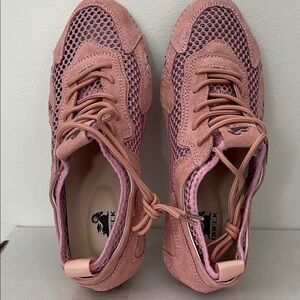 Stylish Pink Mesh Sneakers for Women